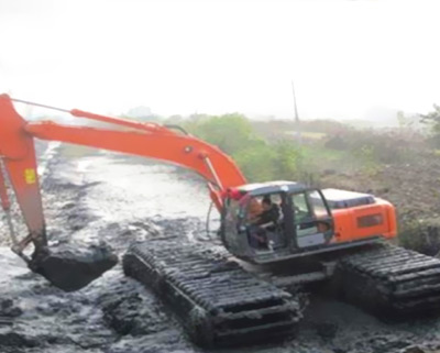 水、陸兩棲挖掘機(jī)